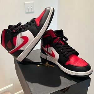 Worn once.  Jordan 1 mid 554724 079